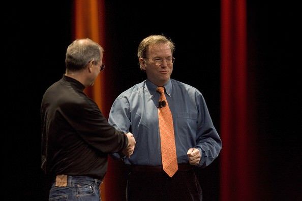 Стив Джобс и Эрик Шмидт во время презентации iPhone на MacWorld 2007