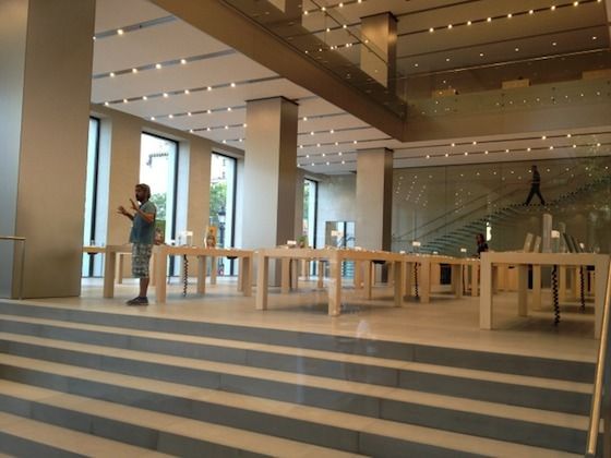 Завтра в Барселоне откроется новый Apple Store [Фото]