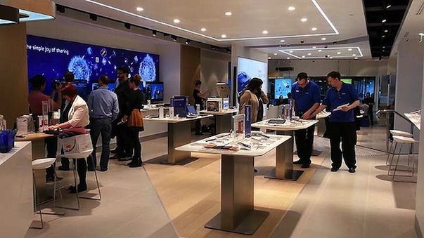 В Сиднее открылся магазин Samsung очень напоминающий Apple Store