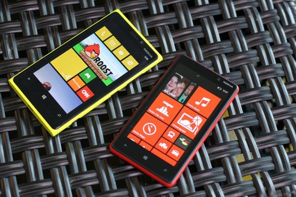 Nokia объявила цены на Lumia 920 и Lumia 820 и открыла линию для предзаказов.