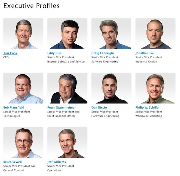 Apple уволила двух руководителей высшего звена - Скотта Форсталла и Джона Броуэтта