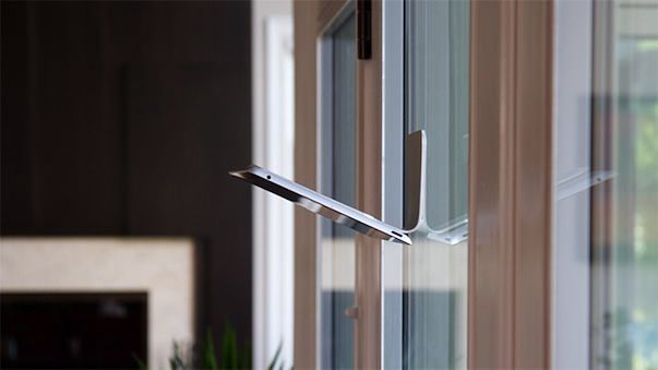 Slope - алюминиевая подставка-держатель для iPad на основе силы всасывания нанопены