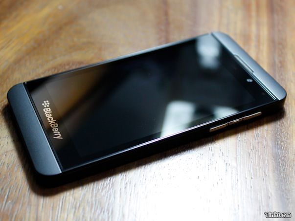 Видеосравнение BlackBerry Z10 и iPhone 5