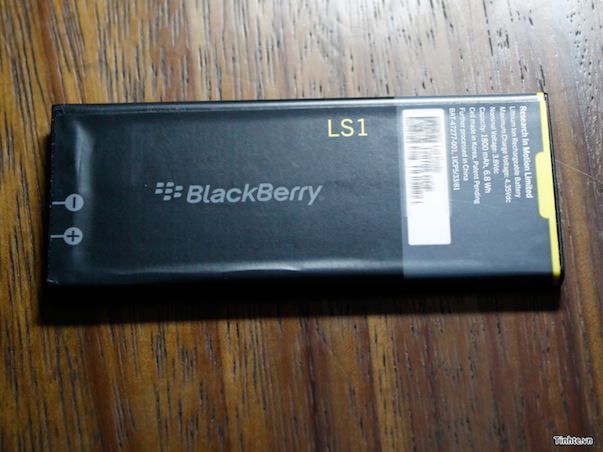 "Подпольные" фото нового сенсорного BlackBerry 10 L-серии