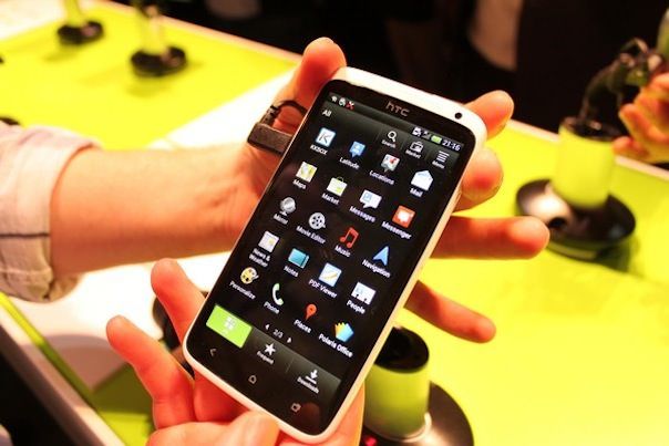 Лучшие смартфоны 2012 года: Samsung Galaxy S III, iPhone 5, Google Nexus 4, Nokia Lumia 920, HTC One X+, Samsung Galaxy Note II