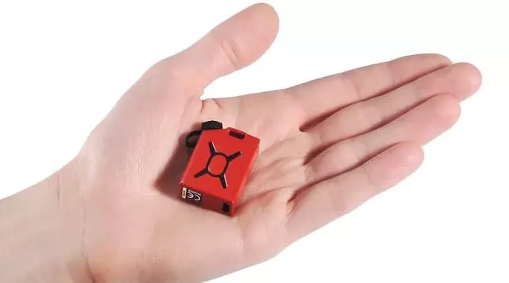 Fuel Micro Charger - cамое миниатюрное зарядное устройство в мире