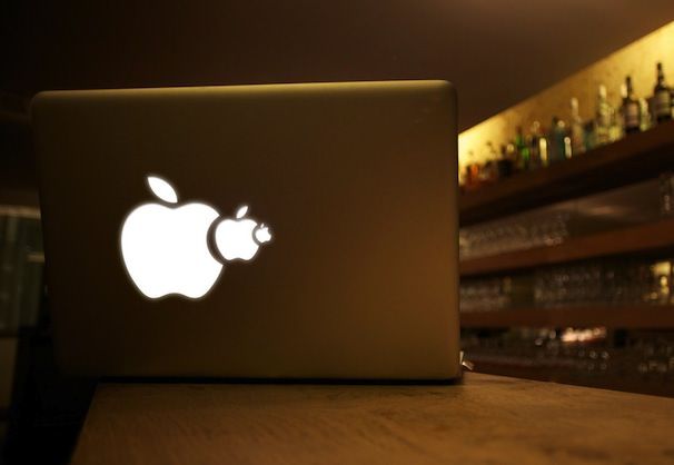 laser-cut-apple-macbook-uncover