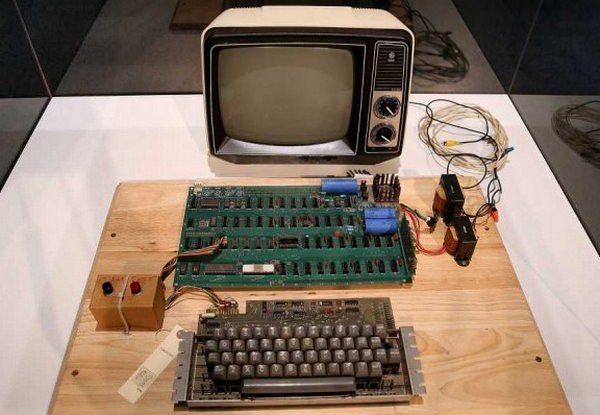 Компьютер Apple образца 1976