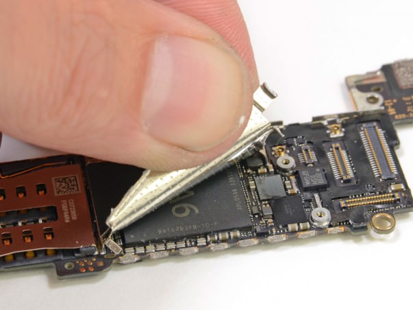 iPhone-5-teardown-iFixit-A6-chip