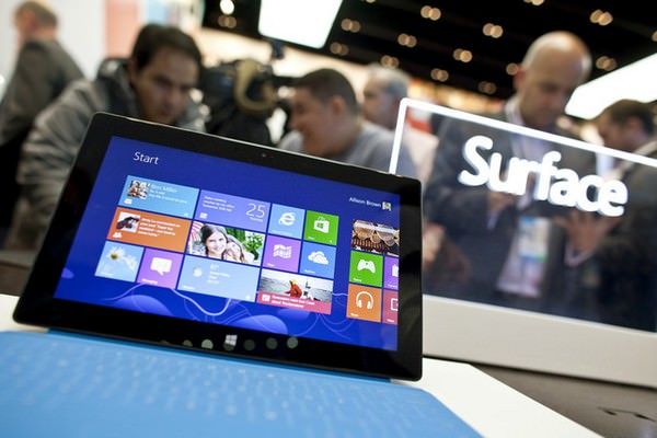 Microsoft снижает цену на планшет Surface RT