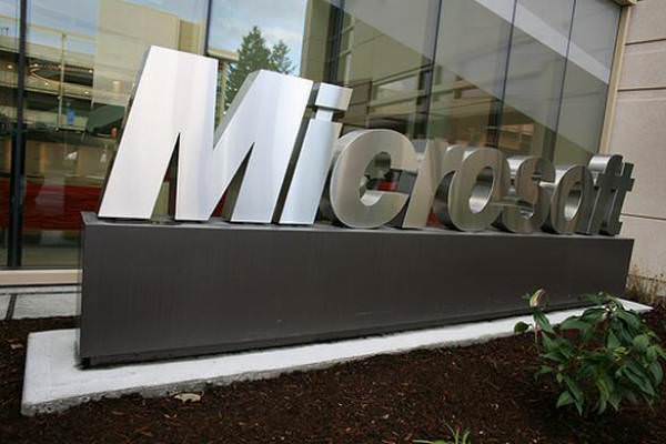 Акционеры обвиняют Microsoft