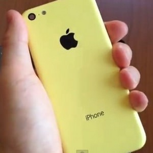 Желтый корпус бюджетного iPhone 5C