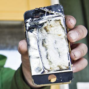 iPhone 5 взорвался в руках китаянки