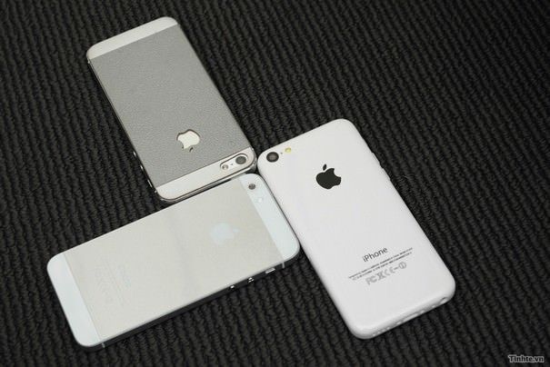 Новые iPhone 5S и 5C поступят в продажу 20 сентября
