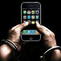 iPhone в наручниках