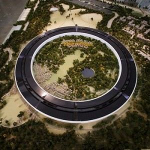 фотографии макета кампуса Apple "Spaceship"
