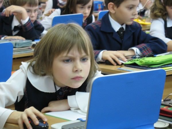 Российские школы перейдут на электронные учебники