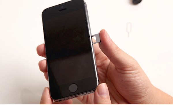how_to_replace_the_iphone_5s-cracked-screen_yablyk