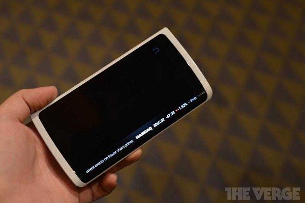 Samsung телефон с трехсторонним дисплеем