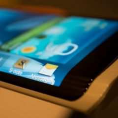 Samsung телефон с трехсторонним дисплеем