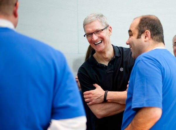 Apple подарит своим сотрудникам