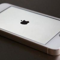 черно-белый экран смерти в iPhone 5s
