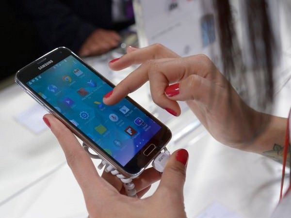 Galaxy S5 бьет рекорды продаж
