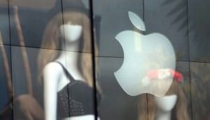 Apple приняла на работу главу Европейского подразделения Yves Saint Laurent