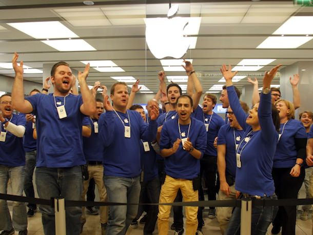 сотрудники Apple Store
