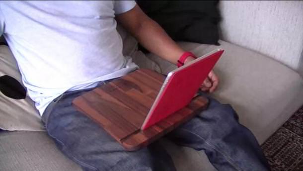 Docked – деревянная подставка для iPad и тарелочки с едой