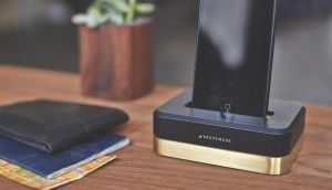 Металлические док-станция Black Dock для iPhone от Grovemade