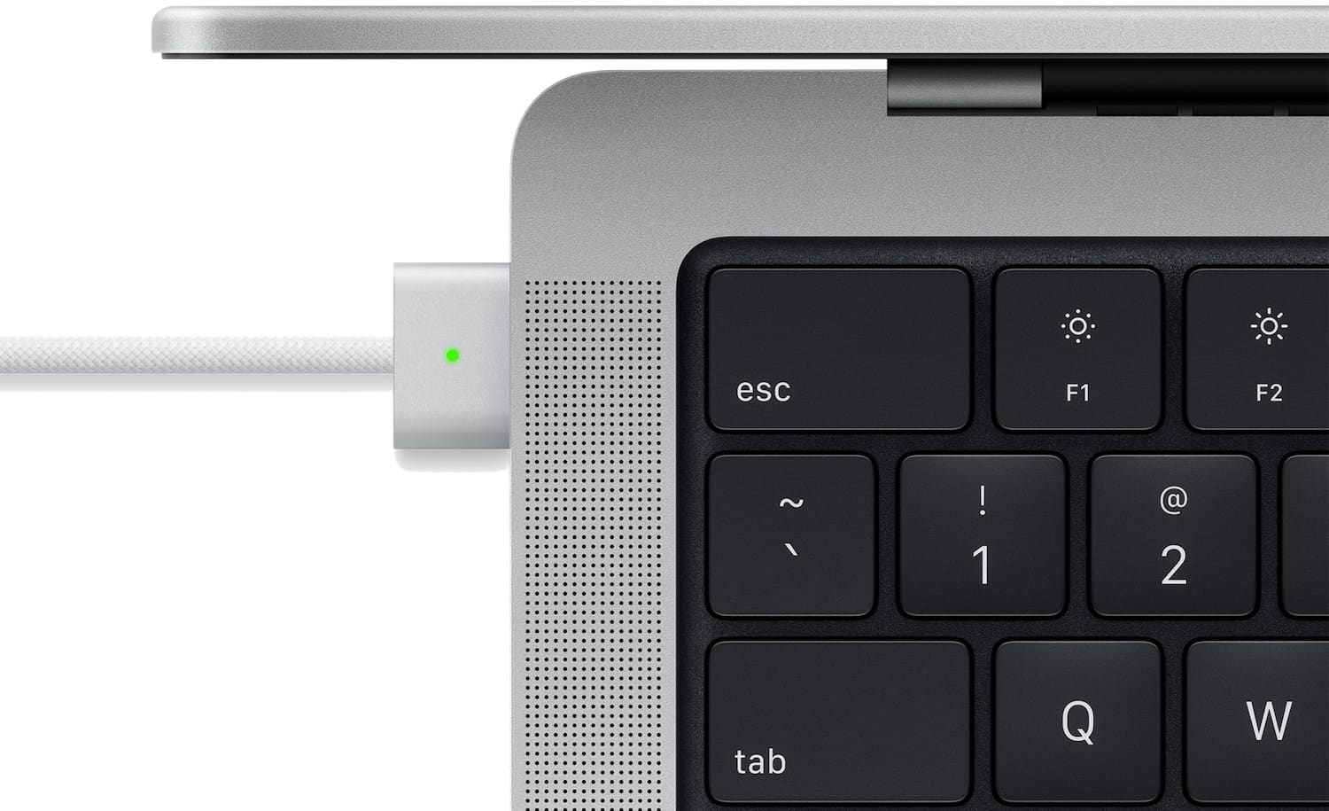 Можно ли постоянно оставлять Макбук на зарядке, и как правильно заряжать ноутбуки Apple