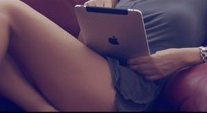 iPad user girl пользователь iPad