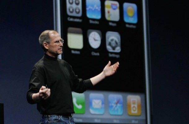 Steve Jobs présente le tout premier iPhone