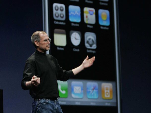 Стив Джобс представляет самый первый iPhone