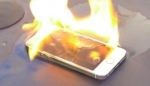 Владельцы памятника Стиву Джобсу планируют публично сжечь сто смартфонов iPhone