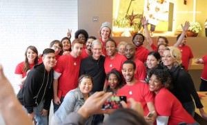 Тим Кук в Apple Store