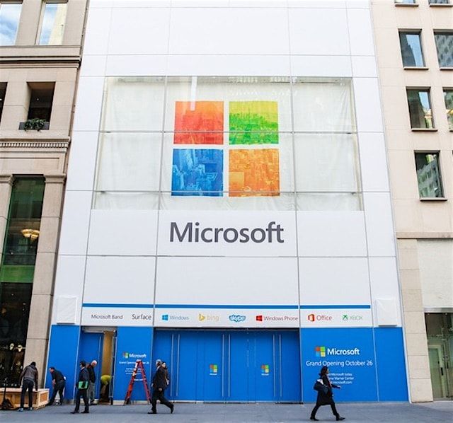 Флагманский магазин Microsoft на 5-ой Авеню в Нью-Йорке
