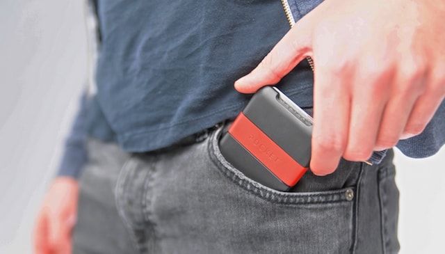 Phorce Pocket - кошелек и внешняя батарея для iPhone