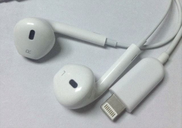 Наушники EarPods из комплекта iPhone 7 с Lightning коннектором