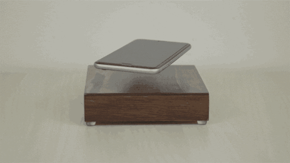 OvRcharge - беспроводная зарядка с возможностью держать iPhone в воздухе