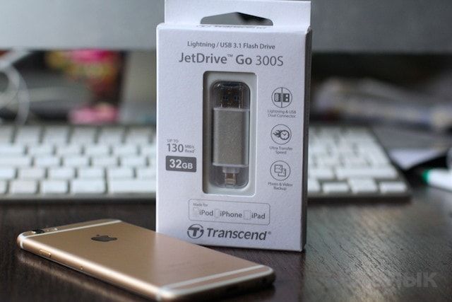USB-флешка с разъемом Lightning Transcend JetDrive Go 300