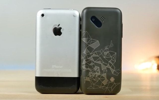 Сравнение первого iPhone и первого смартфона на Android (видео)