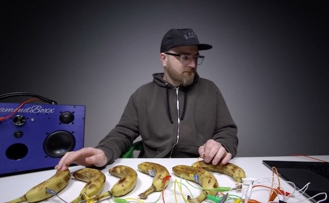 Бананы в качестве синтезатора
