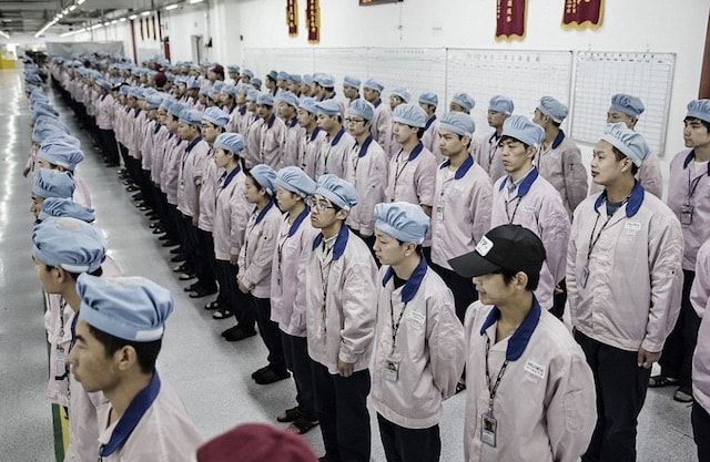 Завод по производству iPhone в Китае
