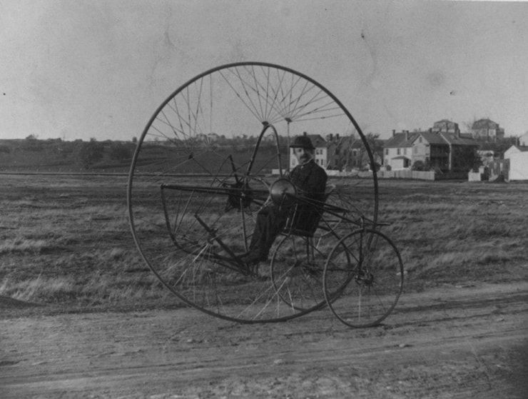 Photos of bicycles 200 years ago and in our time