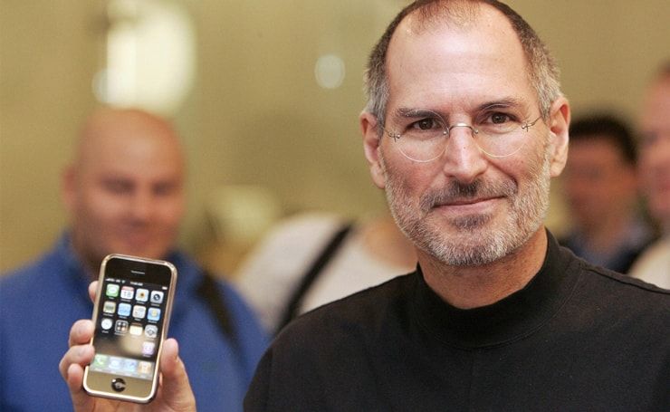 Стив Джобс и iPhone 2G (первый iPhone)