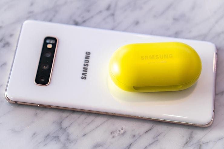 Samsung Galaxy S10 может без проводов заряжать другие устройства, даже iPhone