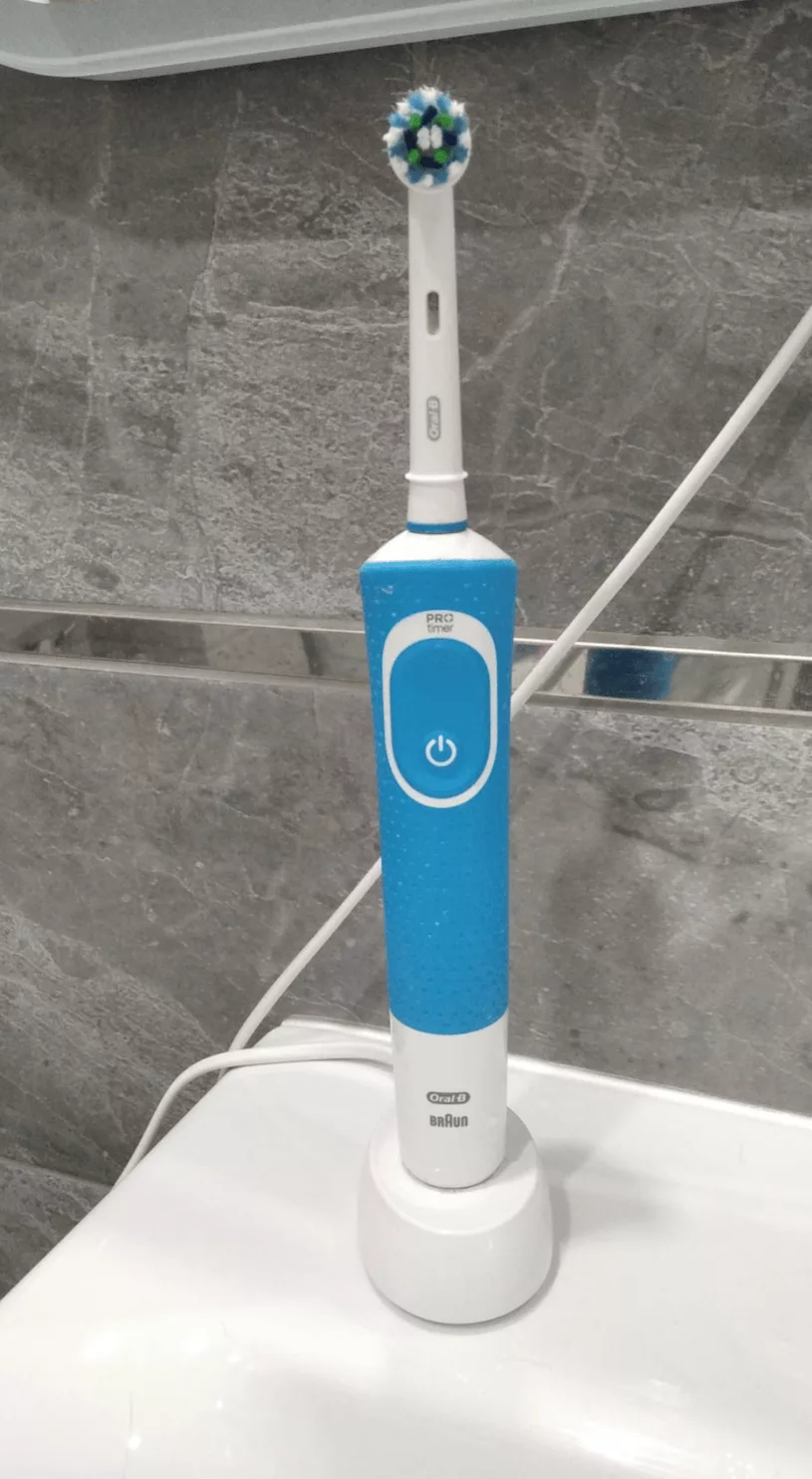 Электрическая зубная щетка Oral-B Vitality Pro