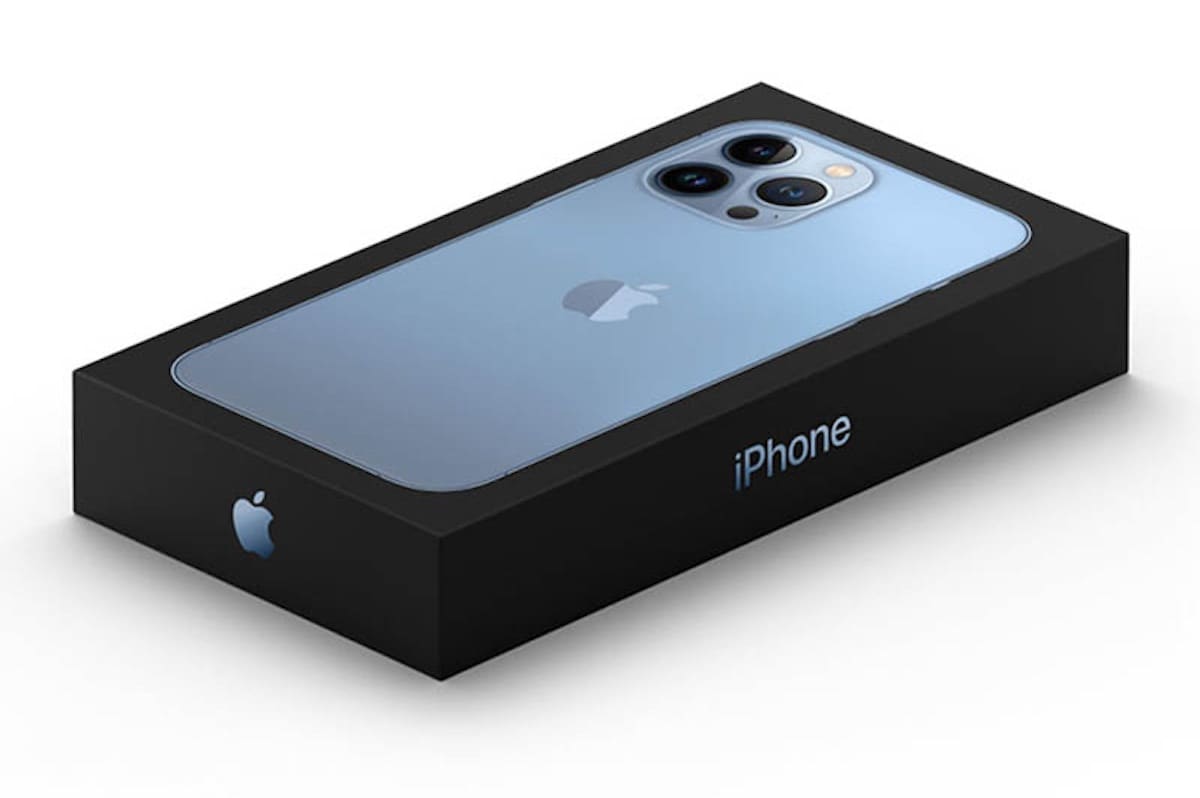 Коробка нового iPhone 13 Pro:
